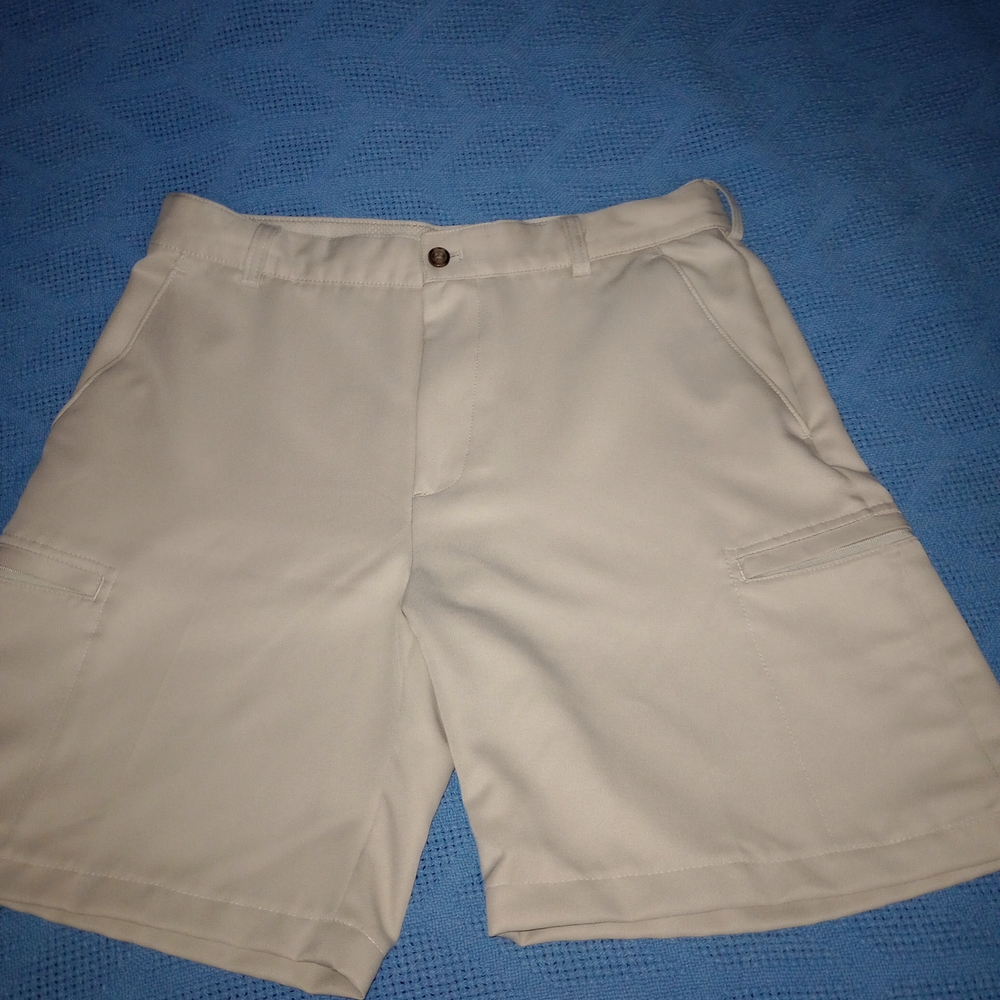 Izod Men's Beige Cargo Shorts